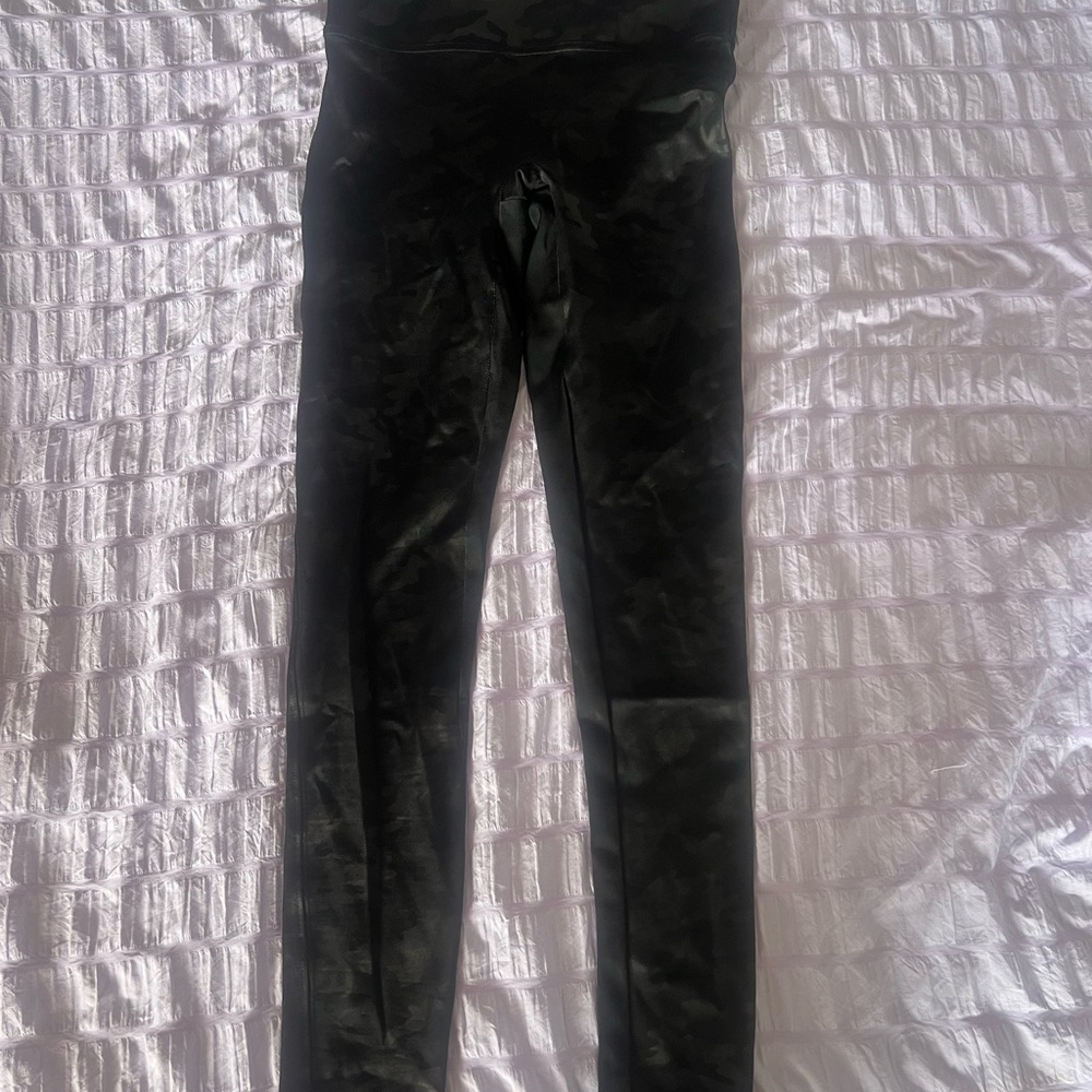 SPANX women Dark green , black, military, color Leggings new M
